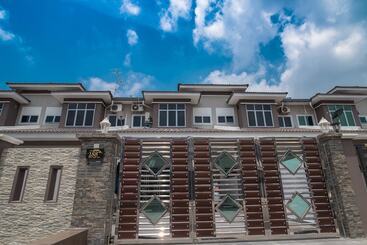 דירות לתיירים Holidayhome 188 Taman Sejati Suria