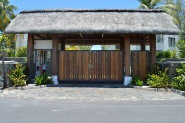 Rose Des Sables Beachfront Apartments