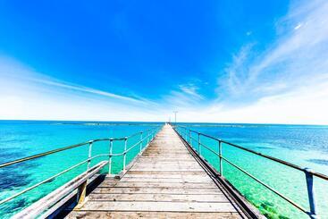 Coast Motel And Apartments