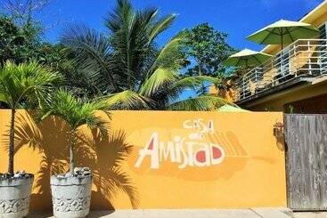 پانسیون Casa De Amistad Guesthouse