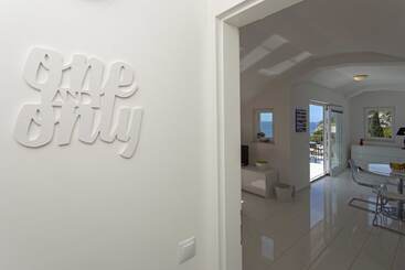 ツーリストアパートメント Blue Bay Residence