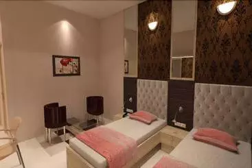 ホテル The Grand Empire A Boutique