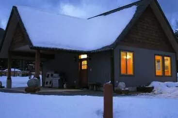 Talo Mountain Town Properties Aladar's Guest Cabin