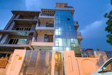 Hotell Crosswinds Residency By Oyo Rooms