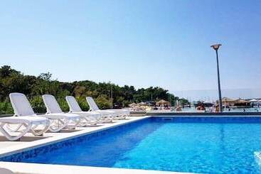 Kaneo Beach Hotel Novalja