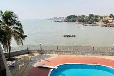 Hotell Hôtel Azur Conakry