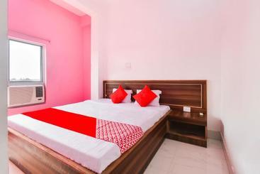 ホテル Oyo 49622  Mateshwari