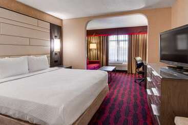 هتل Best Western Plus Abbey Inn