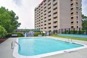 هتل Rodeway Inn & Suites