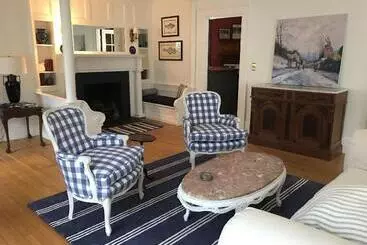 בית מלון כפרי The Belmont Inn