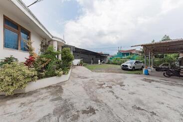 Hotel Reddoorz Syariah At Sudirman Street Garut