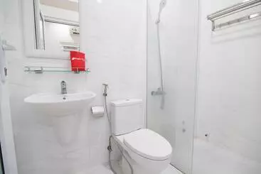 ホテル Reddoorz Plus @ Huynh Tan Phat