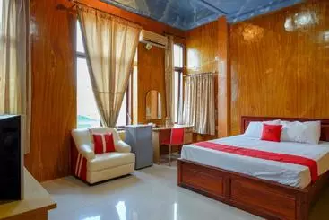 ホテル Reddoorz Near Kamali Beach Bau Bau