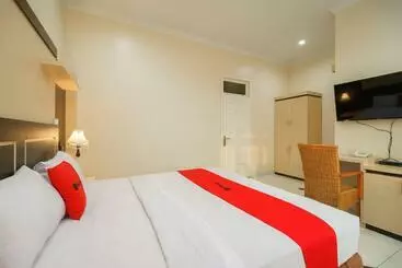 Reddoorz Plus @ Hotel Sempurna Watervang Lubuk Linggau