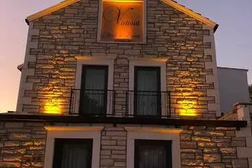 Victoria Hotel And Lounge