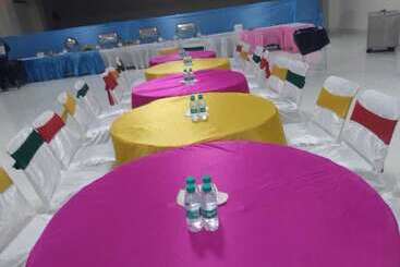 בית מלון כפרי Rudra Continental Rudrapur