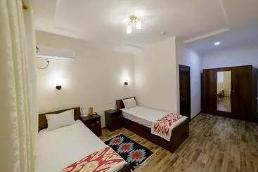 Hotel Caravan