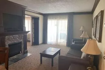 Resort Fourwinds Lakeside Inn & Marina