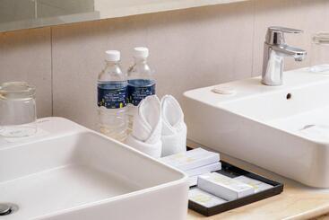 בית מלון כפרי Golden Tulip Springhill Lampung