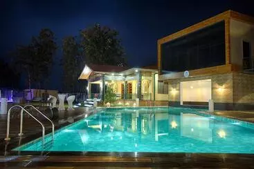 Four Vedas Hotel & Resort