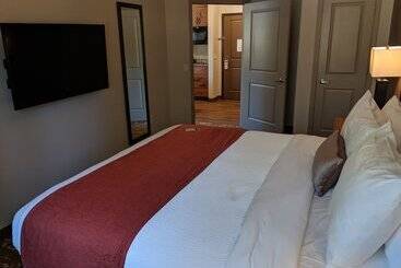 Grandstay Hotel & Suites