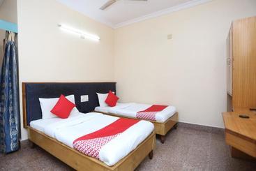 호텔 Oyo 40636  Kama S Inn