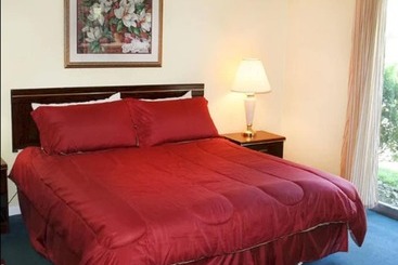 Columbia Lakes Resort Cottages