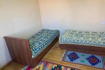 פנסיון Art Guest House Usto