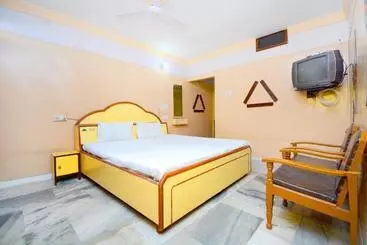 Otel Spot On 37861 Locham Guest House