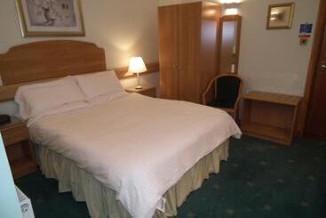 Majatalo The Red Lion Tavern