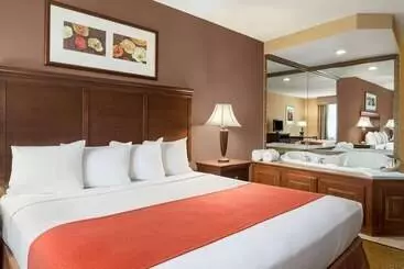 호텔 Comfort Inn & Suites Cuyahoga Falls Akron