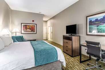 Riverview Inn & Suites, Ascend Hotel Collection