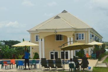 هتل Aloha And Resorts