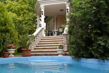 פנסיון Villa Gárdéna Gárdony