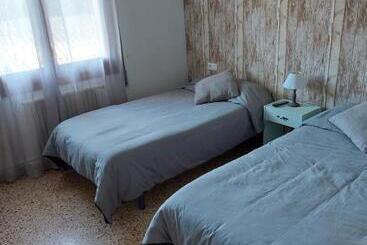 ペンション Hostal Tivissa