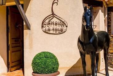 مسافرخانه Les Secrets D Aix Les Roulottes