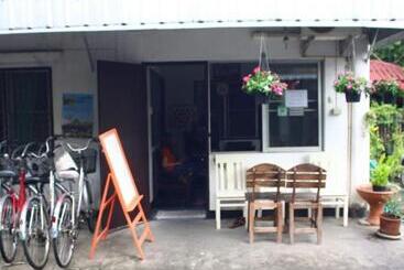 پانسیون Ampawan Guest House