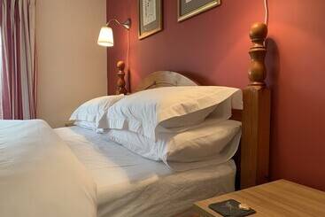 تختخواب و صبحانه Lancasters Cottage