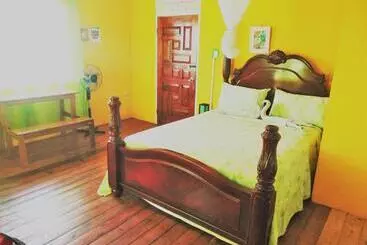 تختخواب و صبحانه Toga Guest House