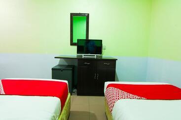 فندق Oyo 43962 Ezzy In
