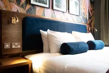 Hotel The Merlin By Innkeeper S Collection