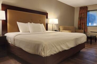 فندق Econo Lodge Inn & Suites