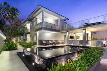 פנסיון The Village Home