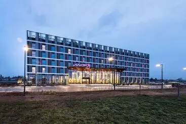 ホテル Moxy Poznań Airport