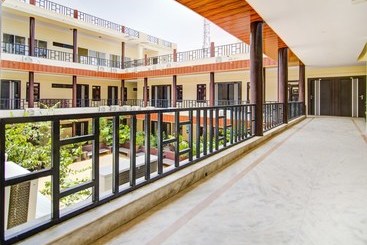 호텔 Fabexpress Goyal Inn