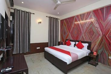 Hotel Spot On 9077 Golden Tree