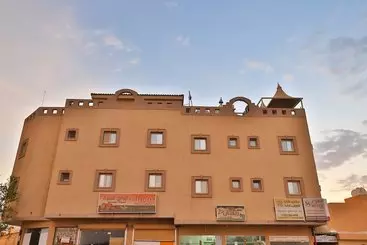 アパートホテル Msyar Unizah By Oyo Rooms