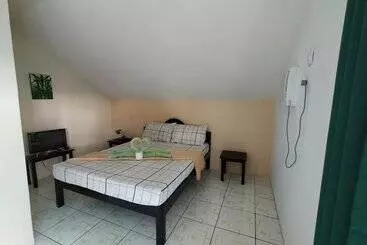 پانسیون Sisters Inn