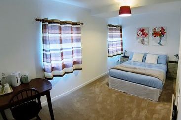 住所  Comfort Cork Center