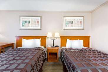 Отель Days Inn By Wyndham Manning